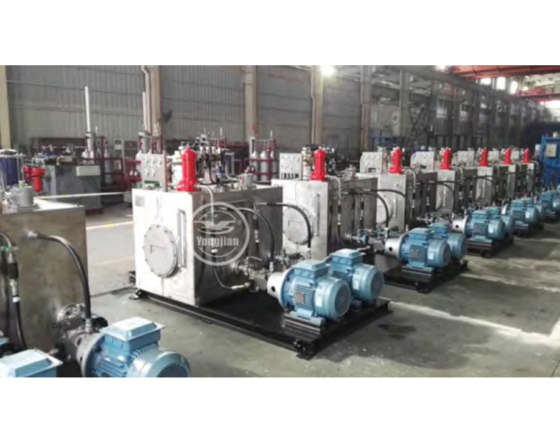 工廠裝配調試中的 液壓泵站